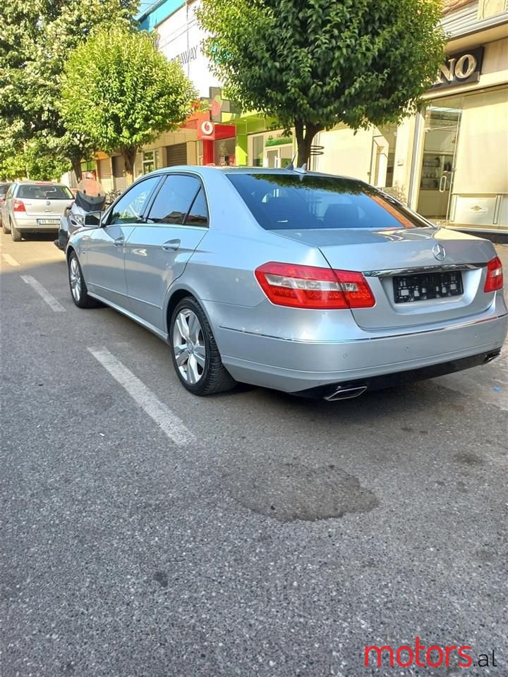 2009' Mercedes-Benz E 200 photo #3