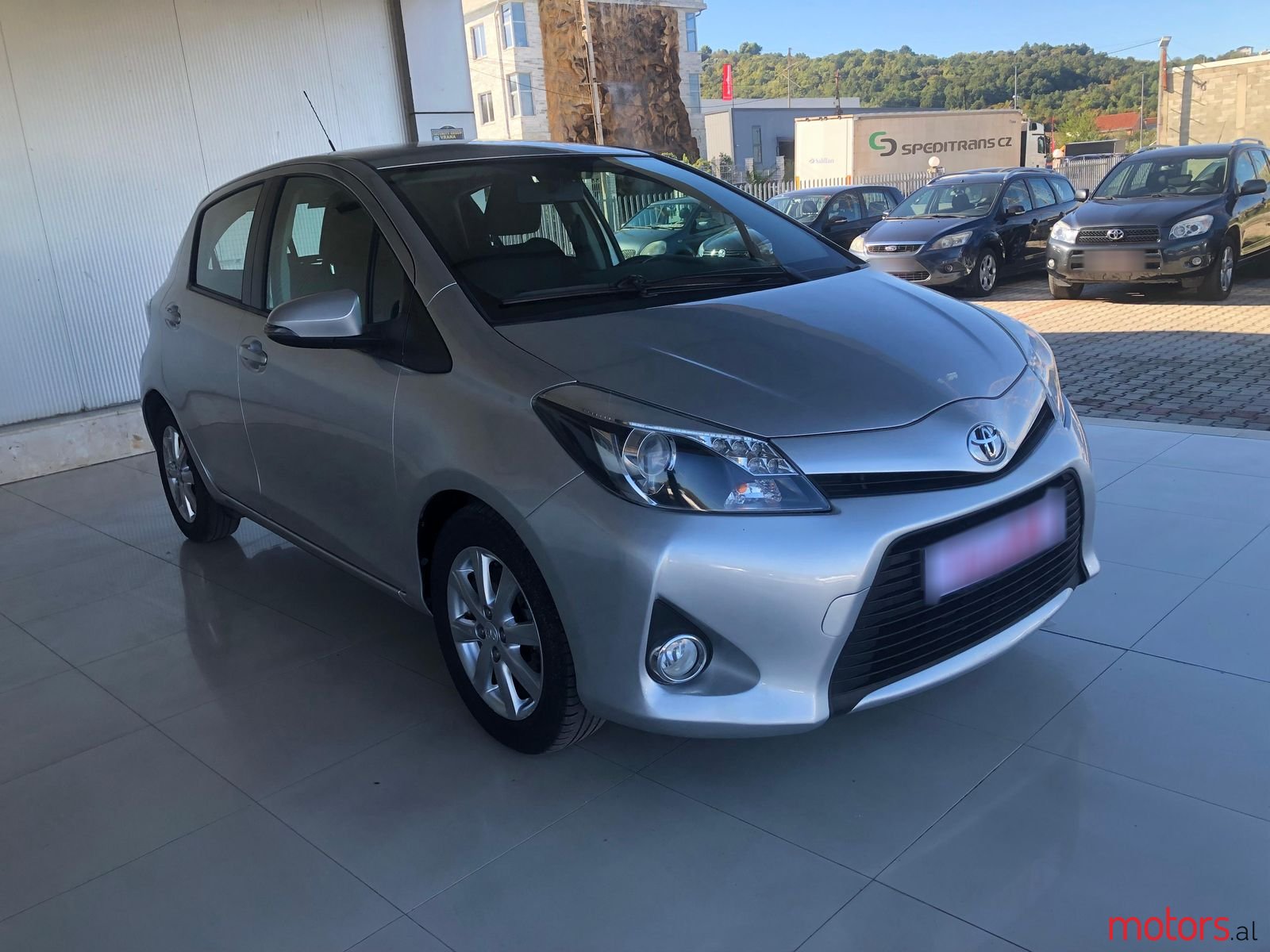2014' Toyota Yaris photo #2