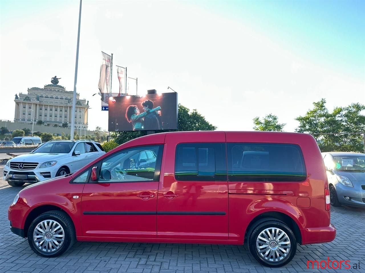 2010' Volkswagen Caddy photo #2