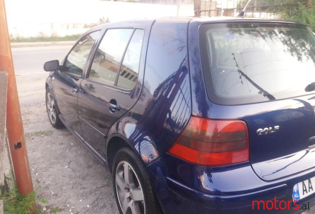 2002' Volkswagen Golf photo #1