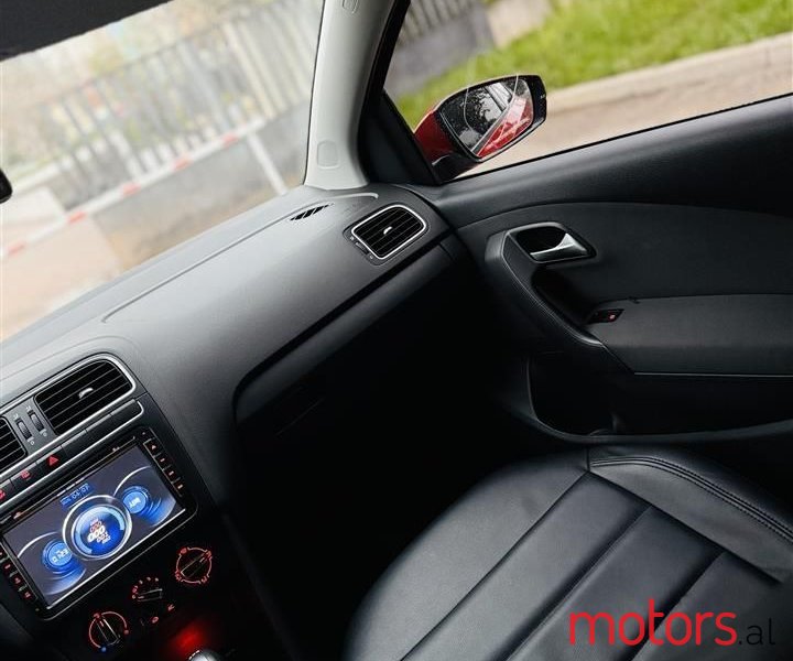 2014' Volkswagen Polo photo #2