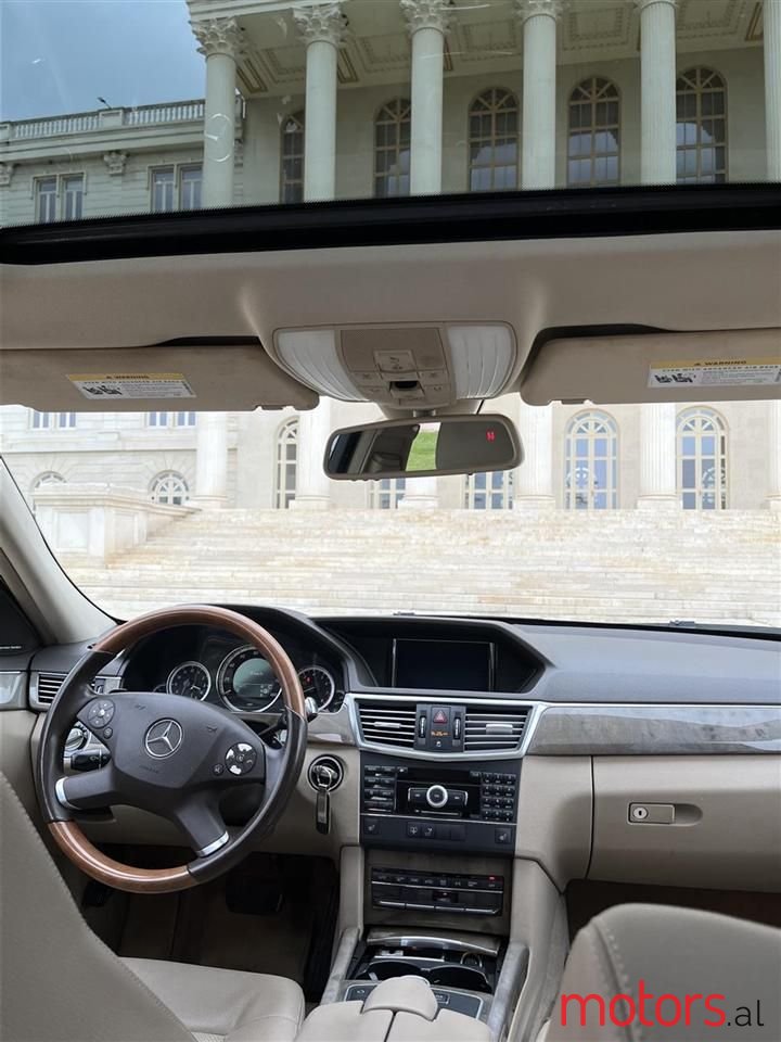 2011' Mercedes-Benz E 350 photo #5