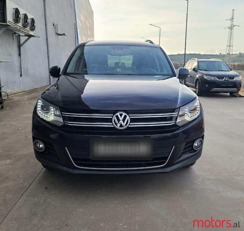 2015' Volkswagen Tiguan photo #1