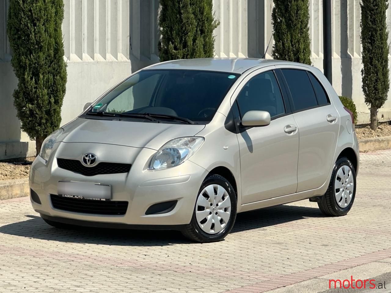 2009' Toyota Yaris photo #3