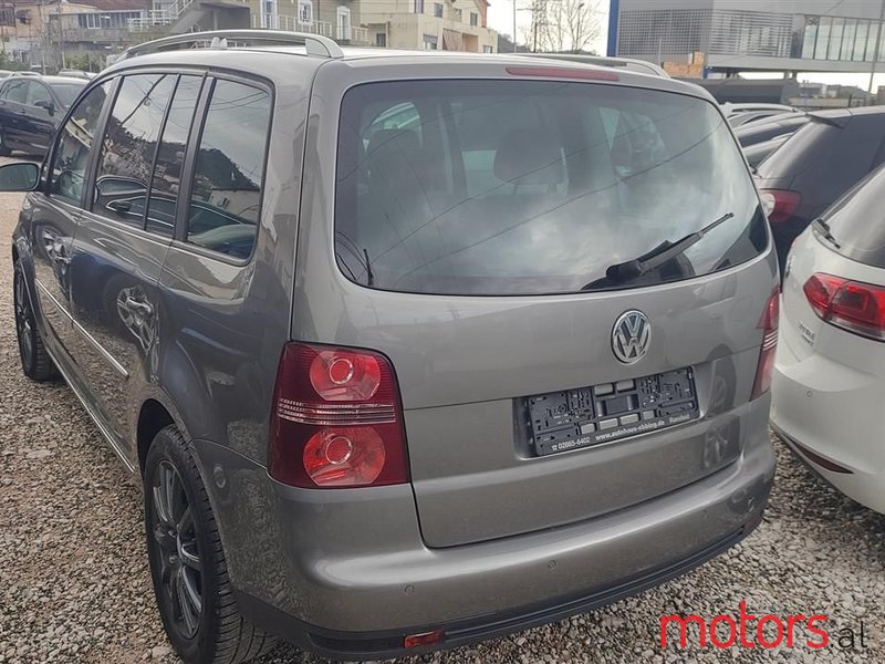 2007' Volkswagen Touran photo #2