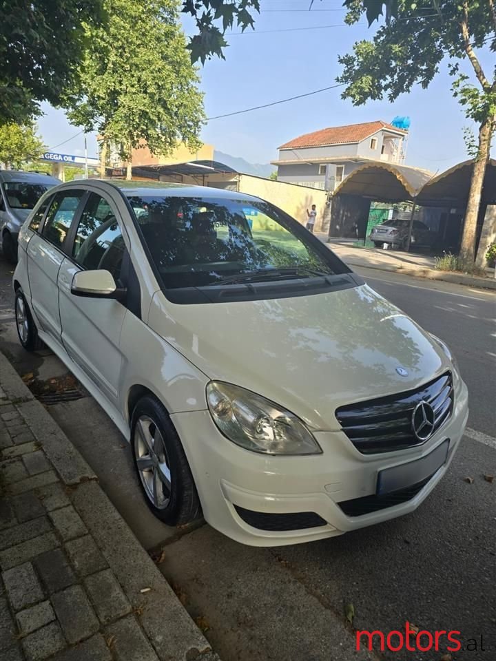 2011' Mercedes-Benz B 180 photo #4