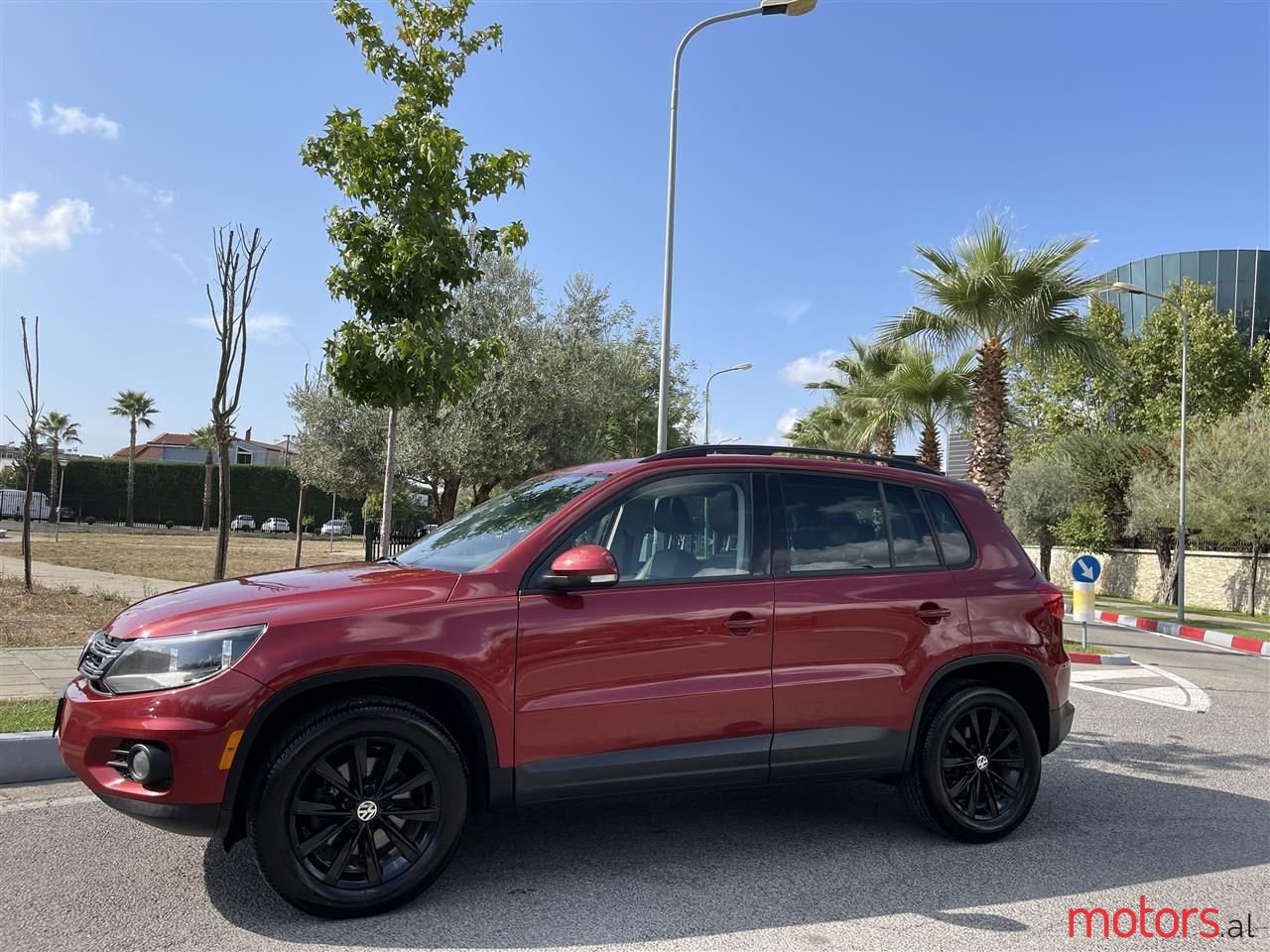 2014' Volkswagen Tiguan photo #3