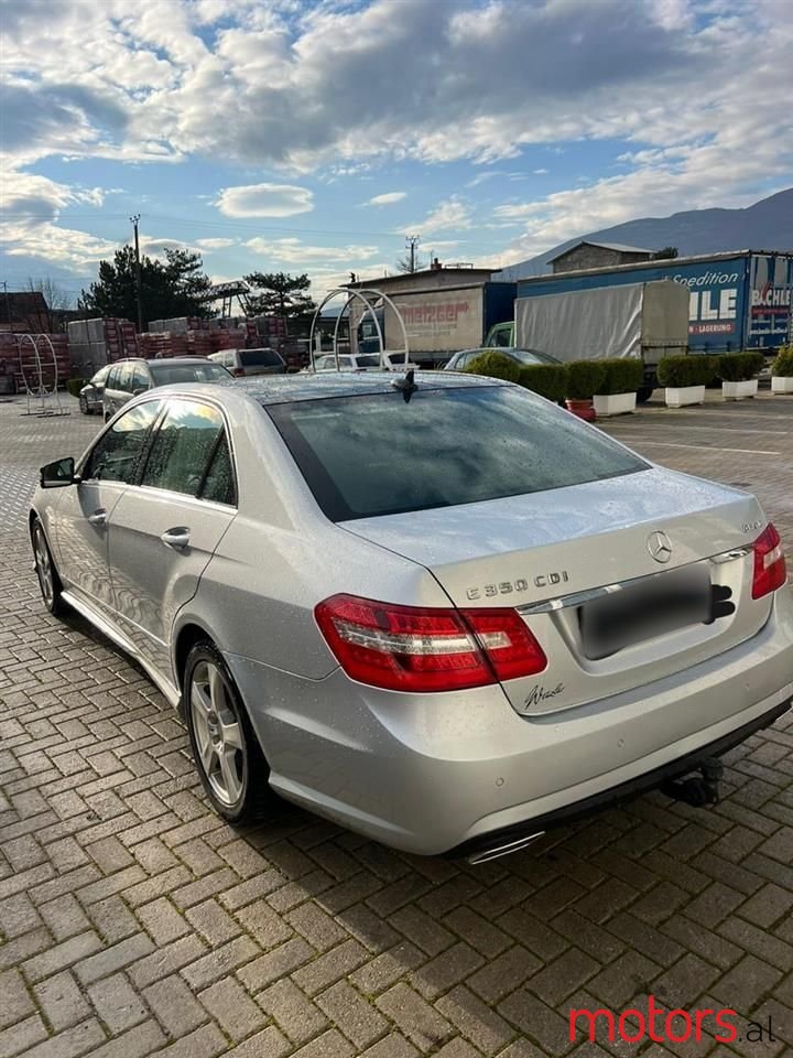 2011' Mercedes-Benz E 350 photo #2
