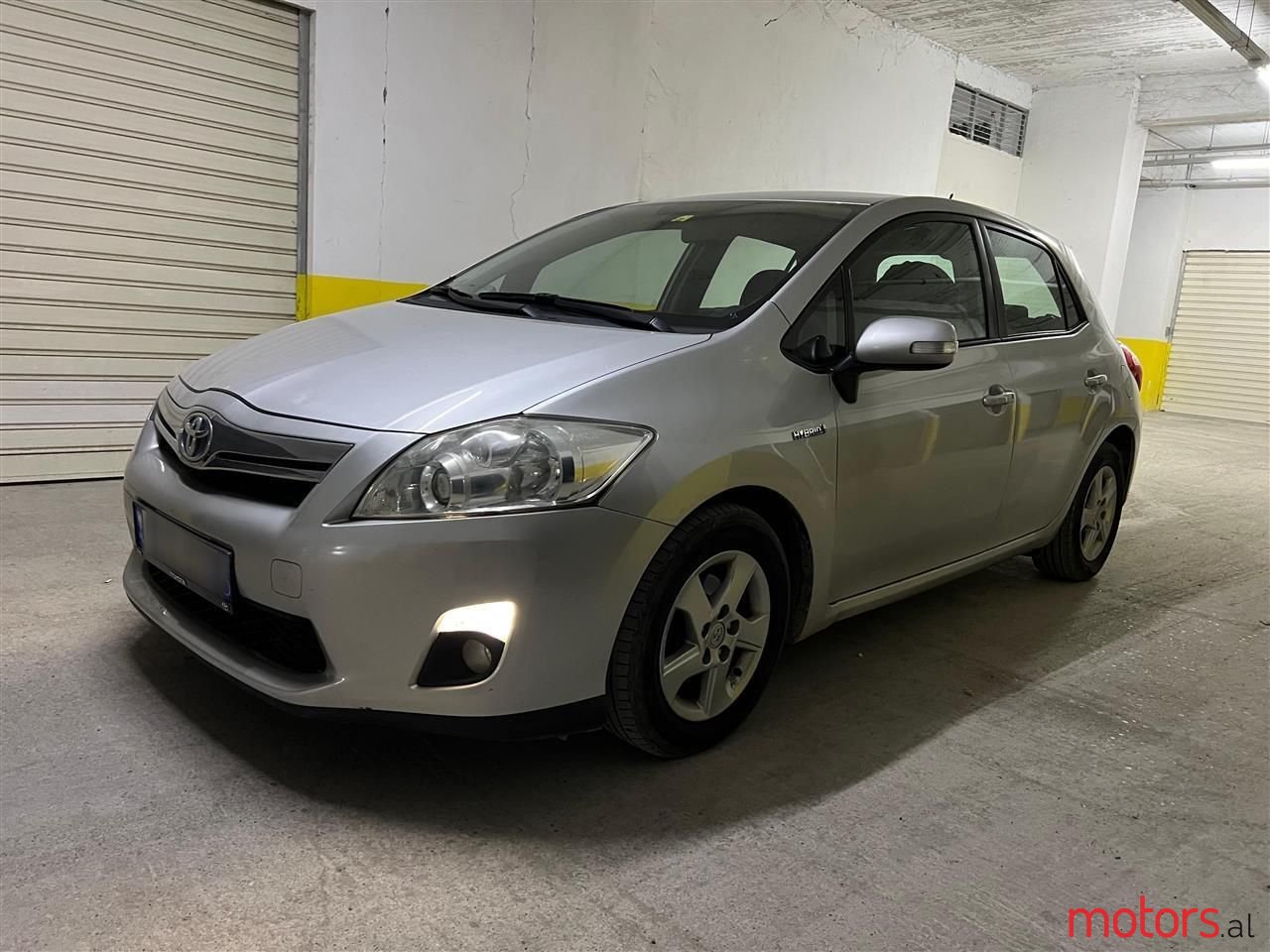 2011' Toyota Auris photo #2