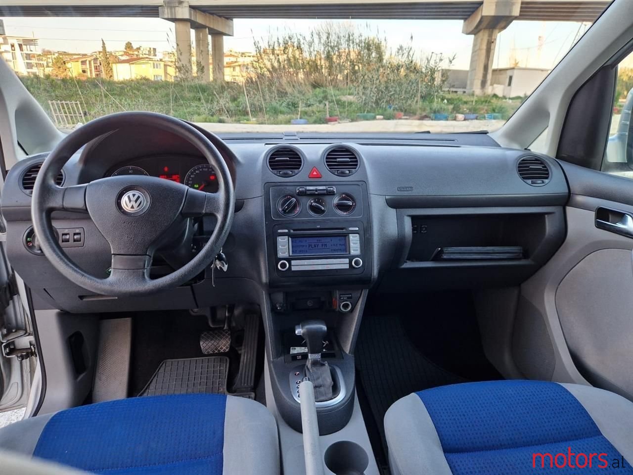 2009' Volkswagen Caddy photo #6