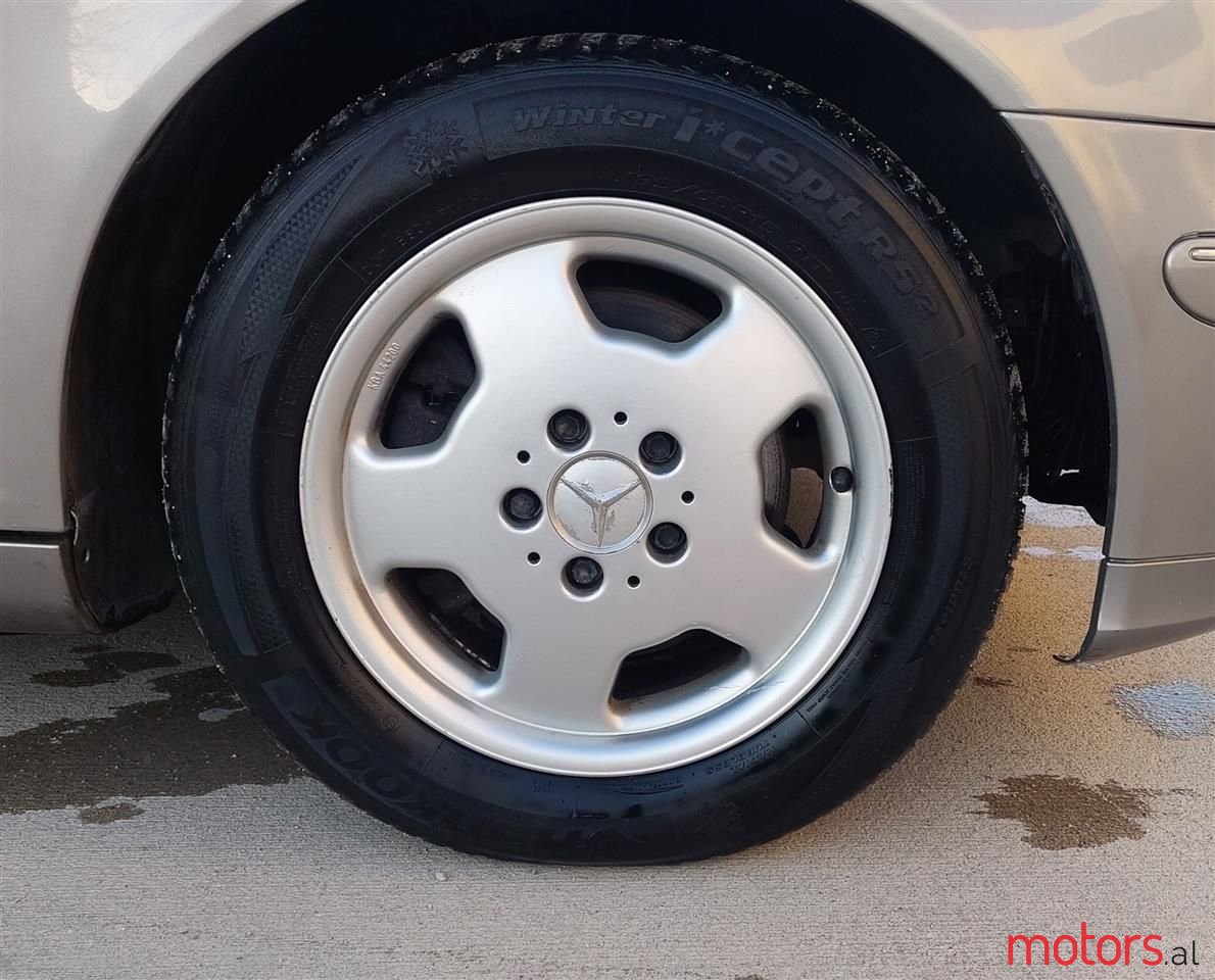 2004' Mercedes-Benz C 180 photo #5