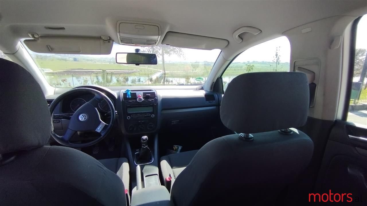 2005' Volkswagen Golf photo #4