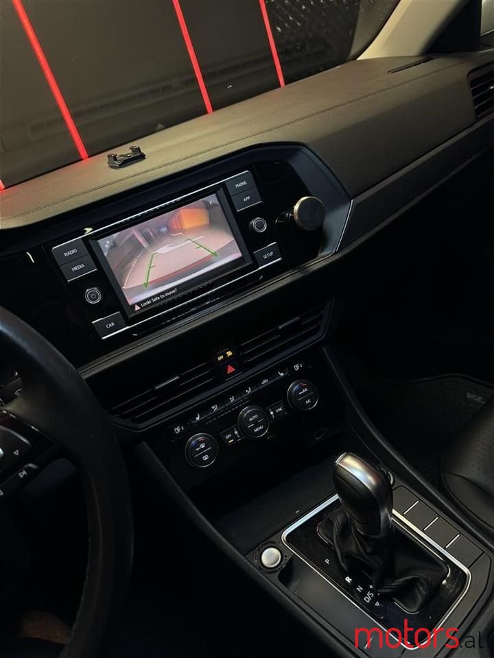 2018' Volkswagen Jetta photo #4