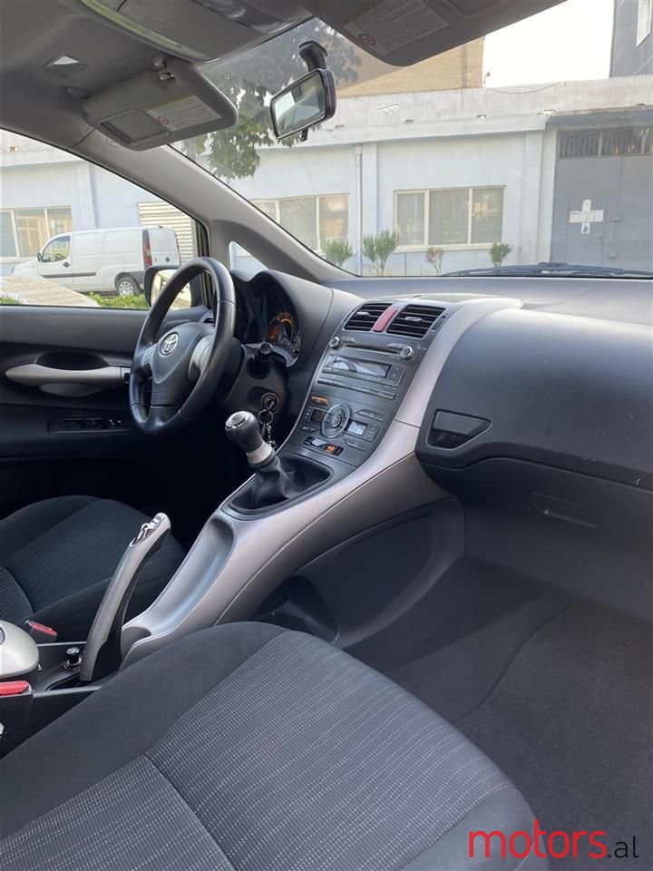 2008' Toyota Auris photo #3