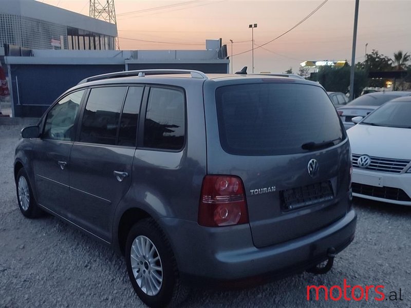 2007' Volkswagen Touran photo #1