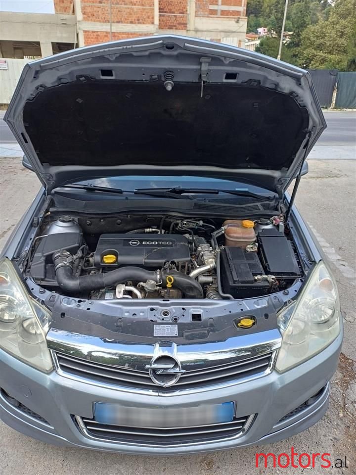 2010' Opel Astra photo #3