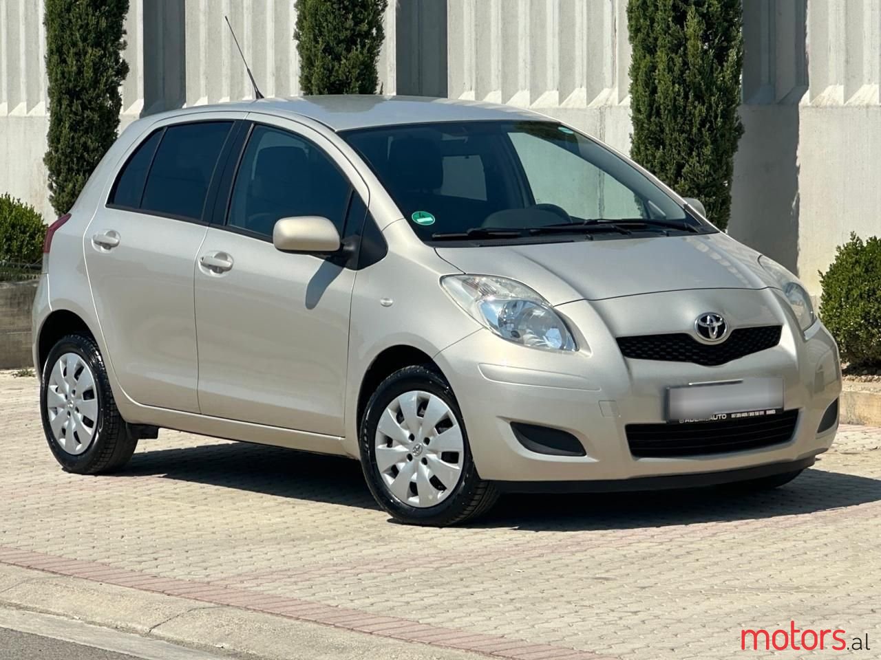 2009' Toyota Yaris photo #2