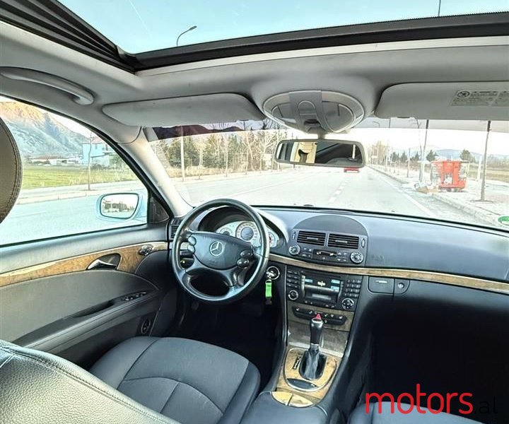 2008' Mercedes-Benz E 230 photo #5