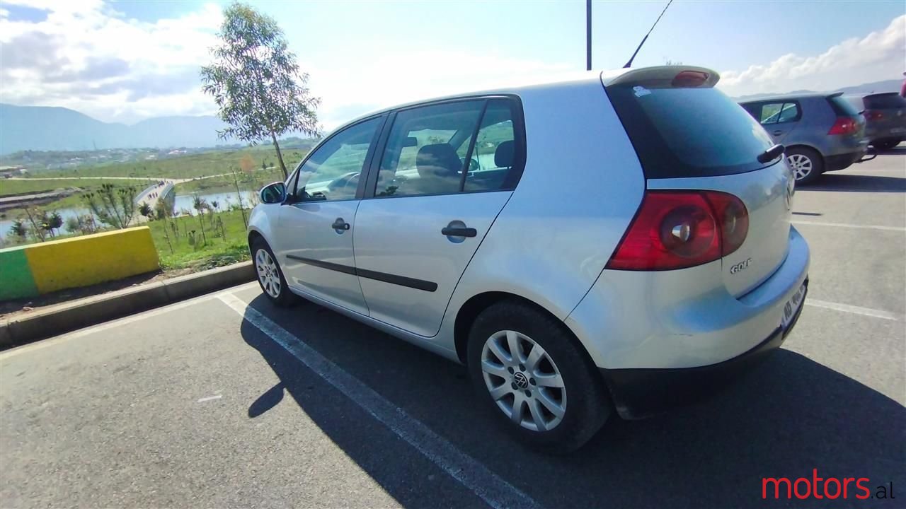 2005' Volkswagen Golf photo #2