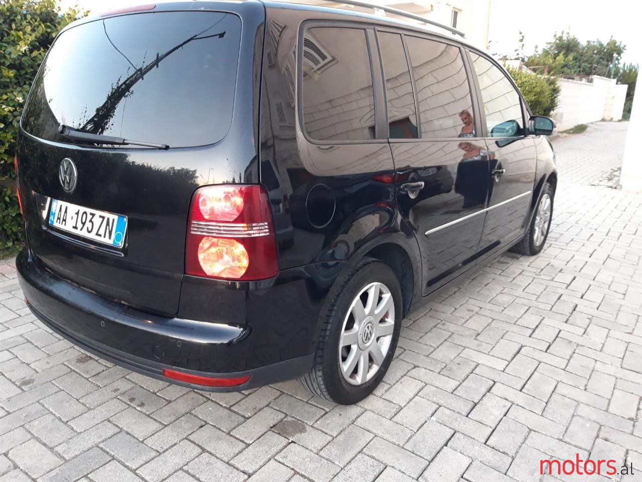 2009' Volkswagen Touran photo #6