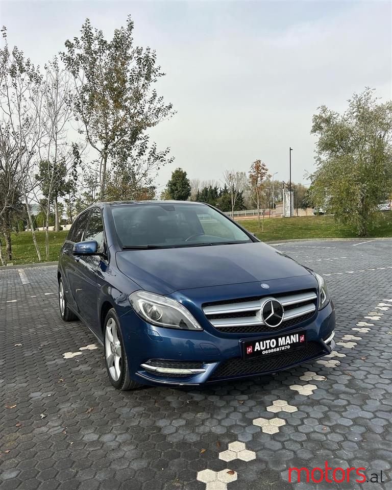2013' Mercedes-Benz B 180 photo #1