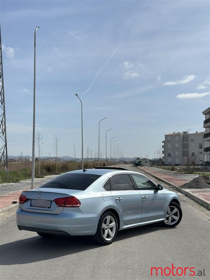 2013' Volkswagen Passat photo #5