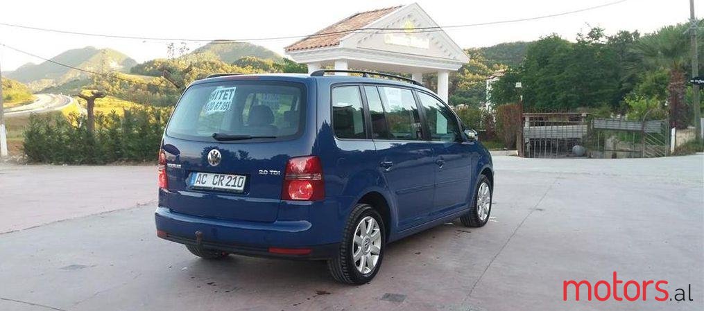 2007' Volkswagen Touran photo #3