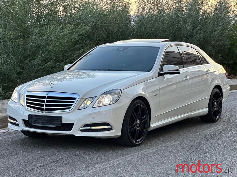 2012' Mercedes-Benz E 220 photo #2