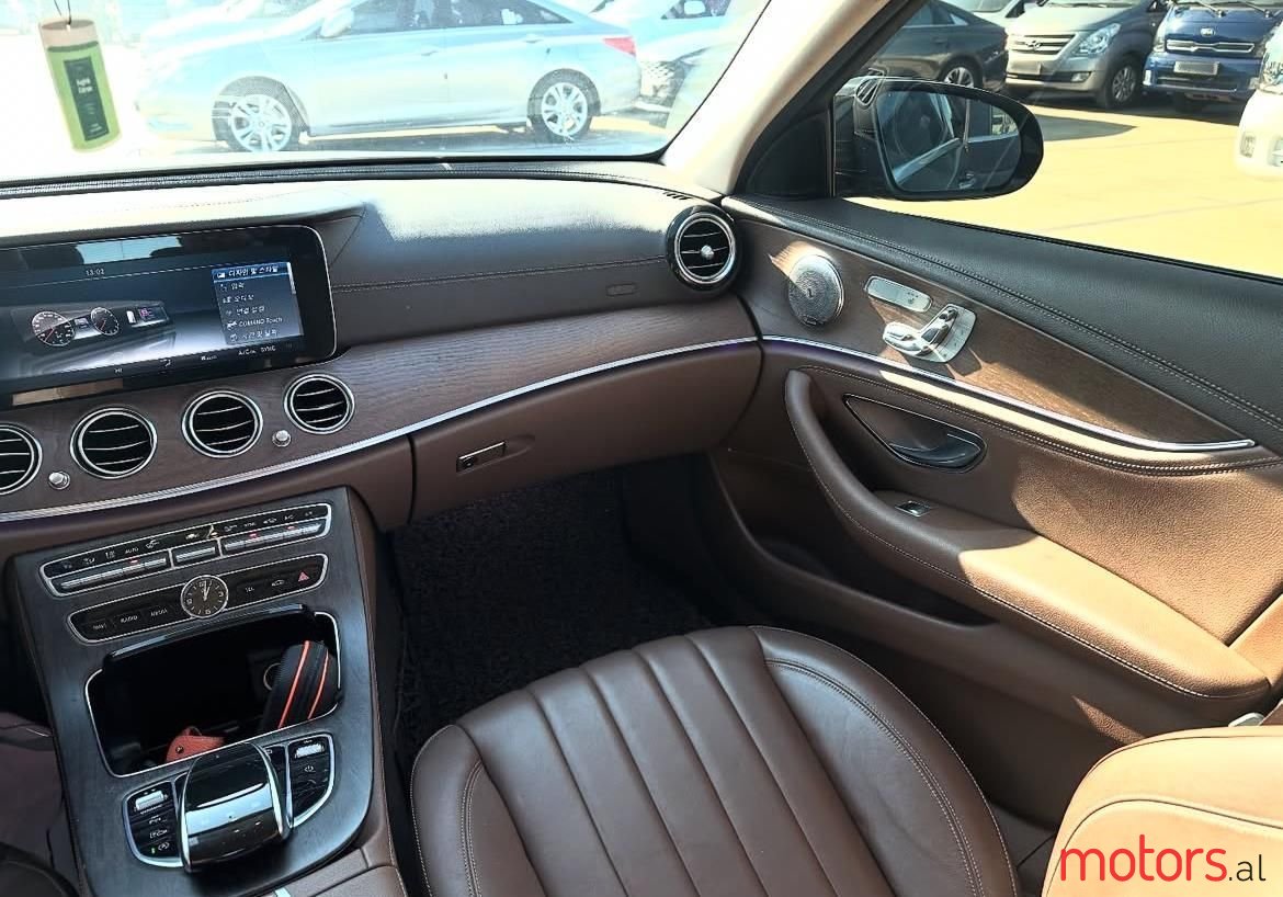 2017' Mercedes-Benz E 220 photo #4