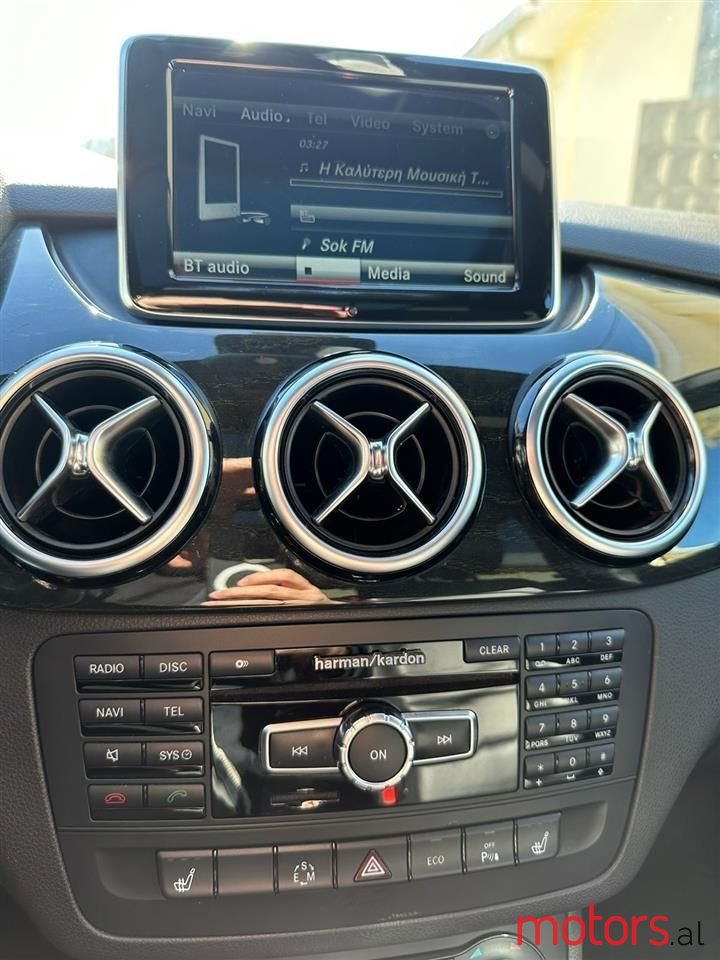 2014' Mercedes-Benz B 250 photo #2