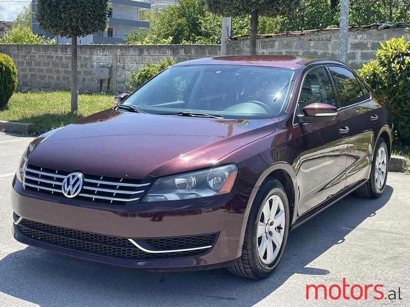 2013' Volkswagen Passat photo #1