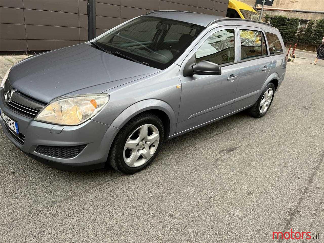 2008' Opel Astra photo #1