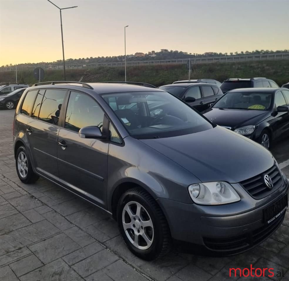 2006' Volkswagen Touran photo #1