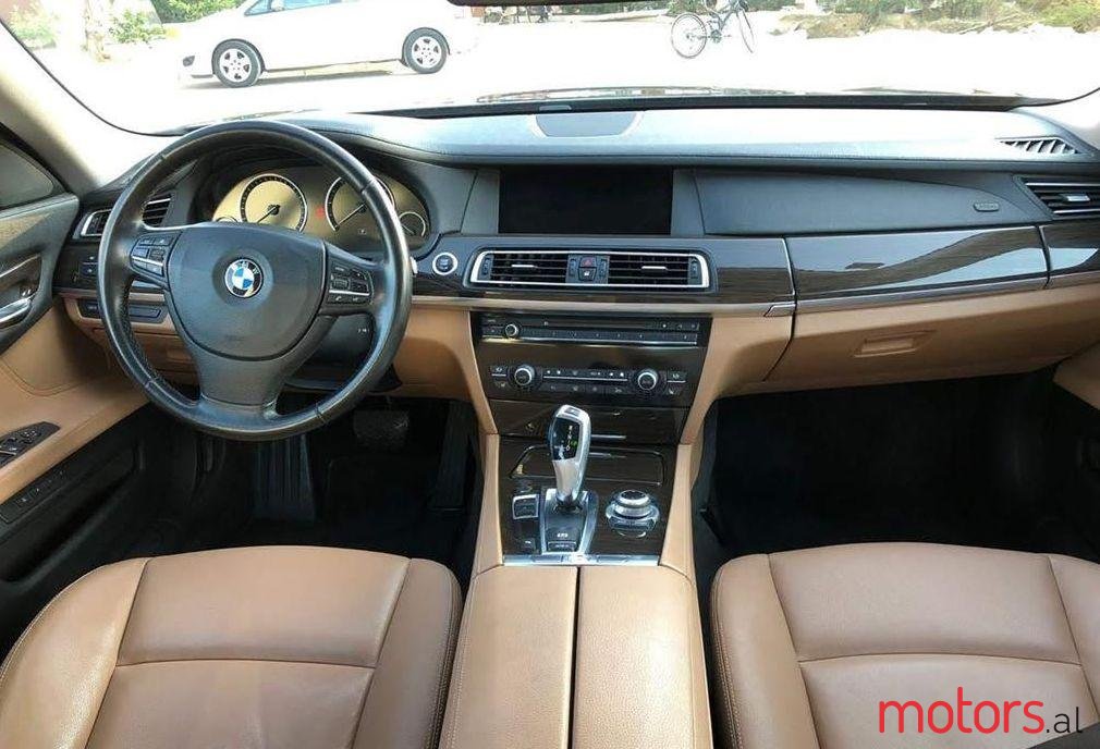 2009' BMW 730 photo #2