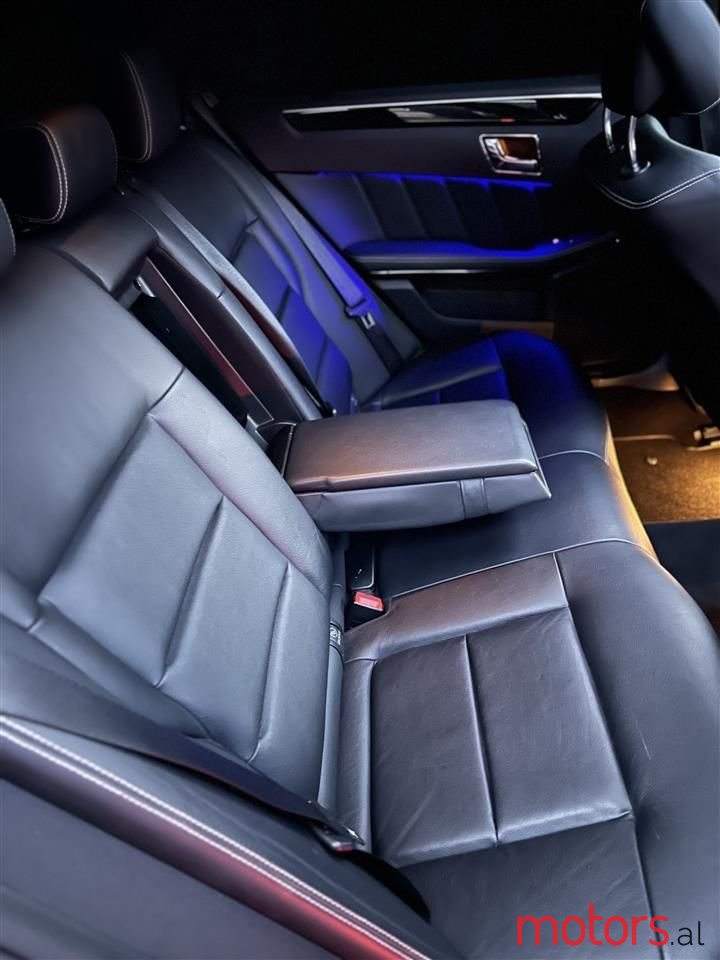 2011' Mercedes-Benz E 220 photo #6