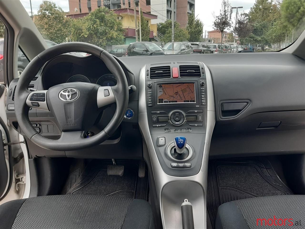 2010' Toyota Auris photo #3