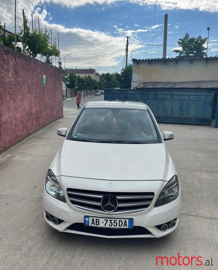 2014' Mercedes-Benz B 180 photo #1