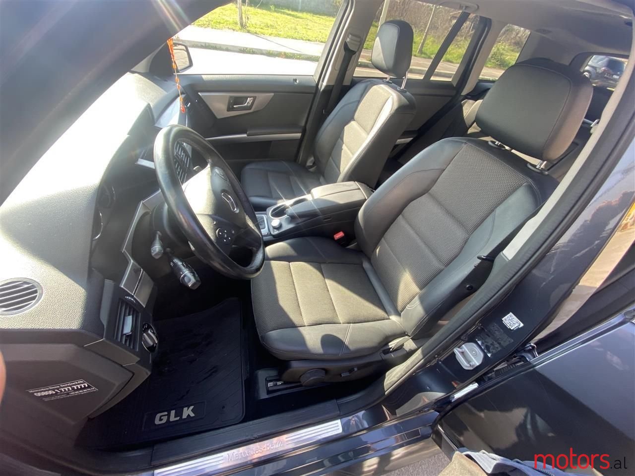 2010' Mercedes-Benz GLK 350 photo #6