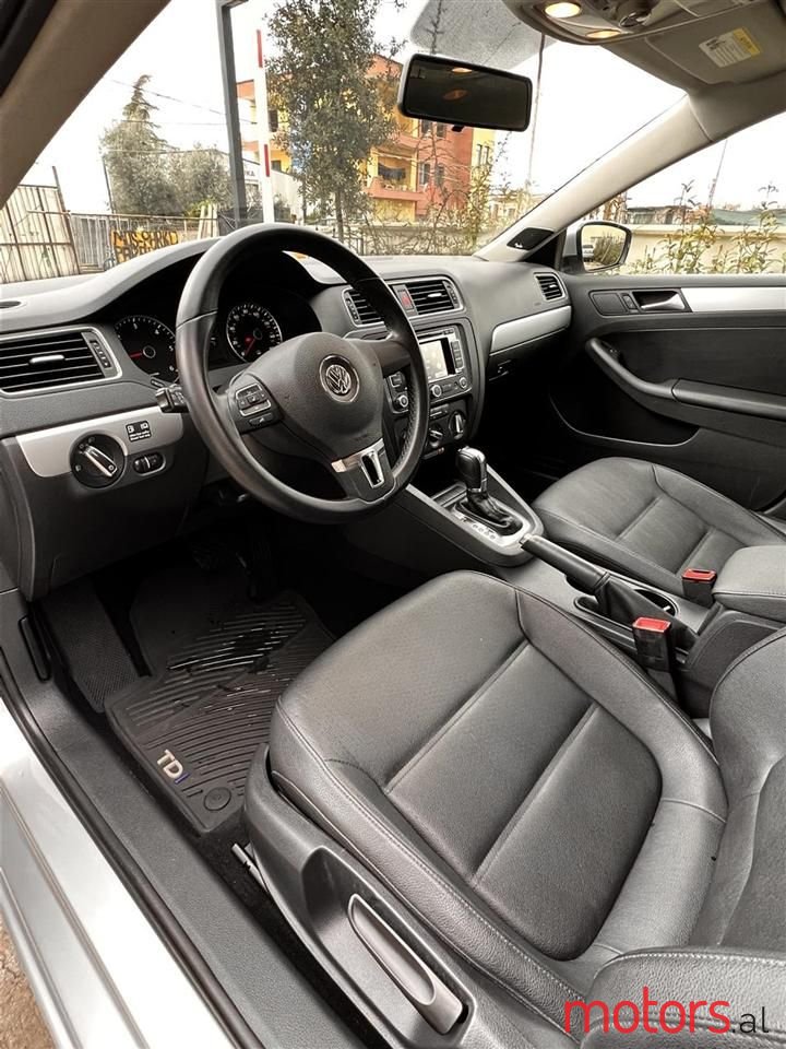 2012' Volkswagen Jetta photo #4