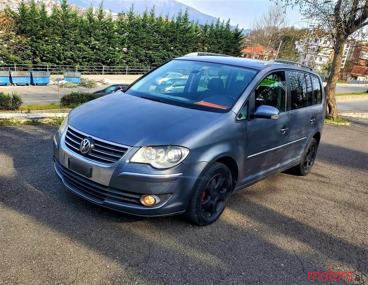 2008' Volkswagen Touran photo #2