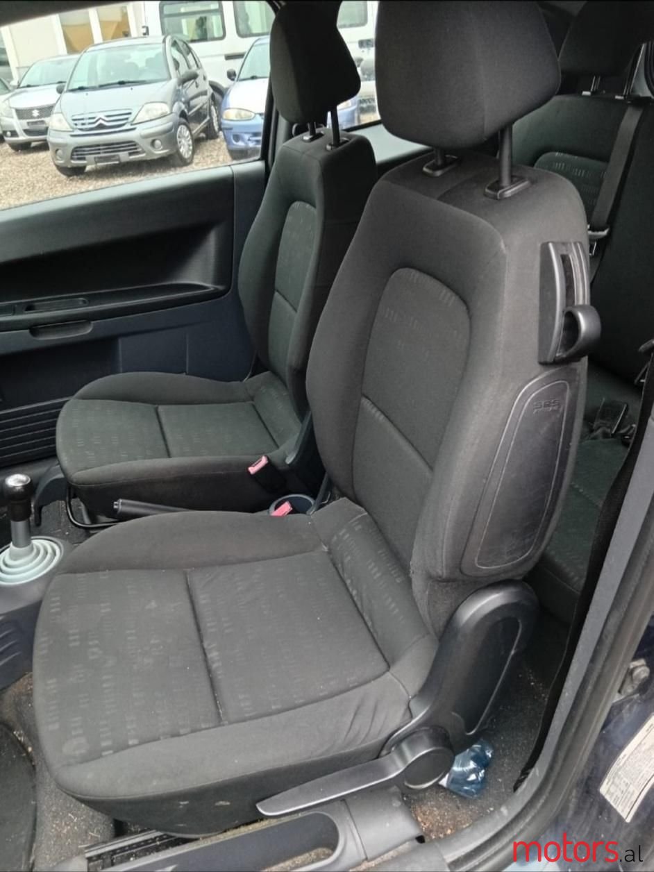 2007' Mitsubishi Colt photo #2