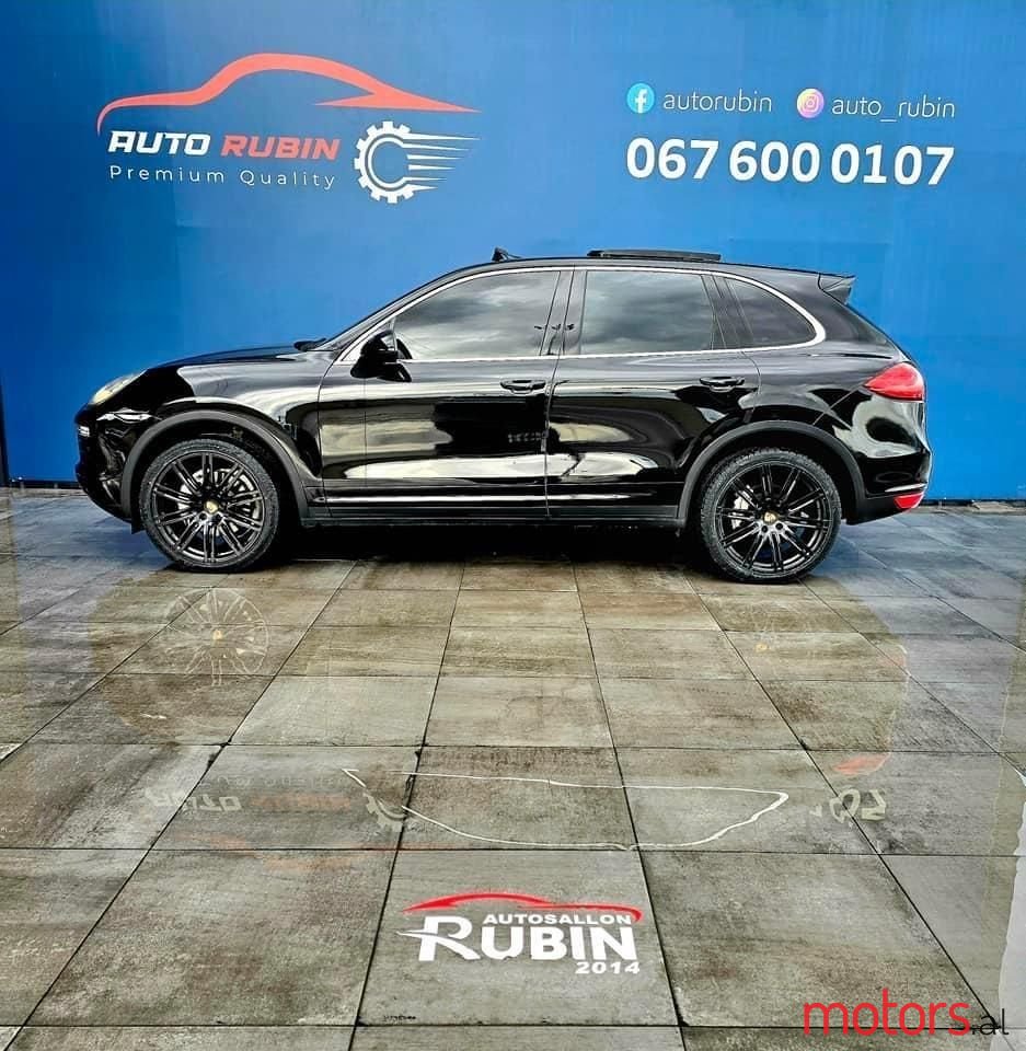 2012' Porsche Cayenne photo #2