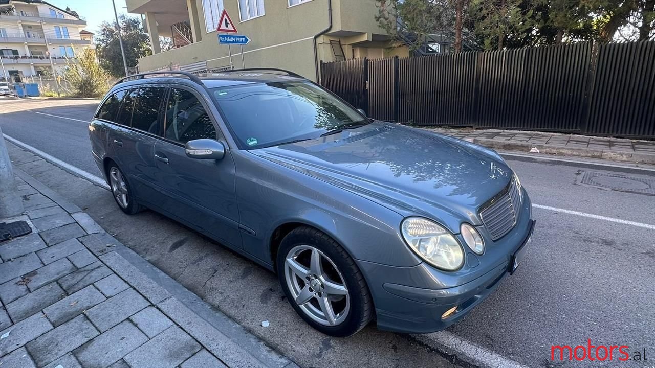 2005' Mercedes-Benz E 220 photo #3