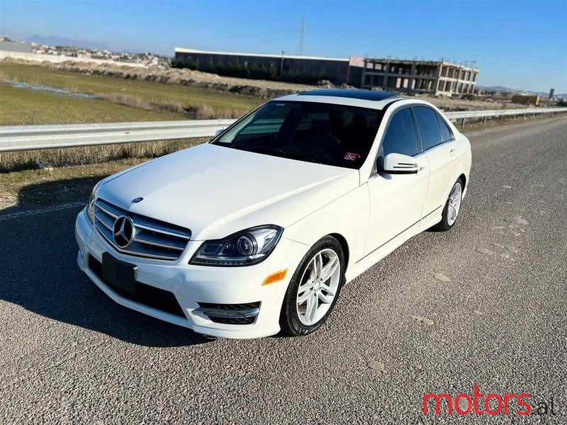 2012' Mercedes-Benz C 300 photo #1