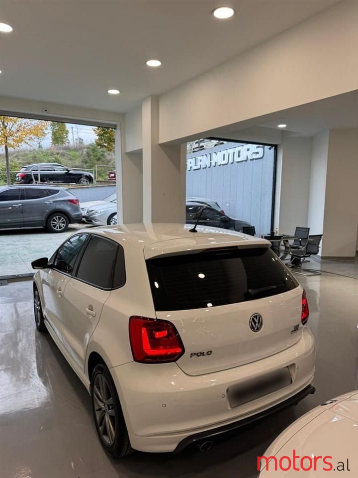 2015' Volkswagen Polo photo #5