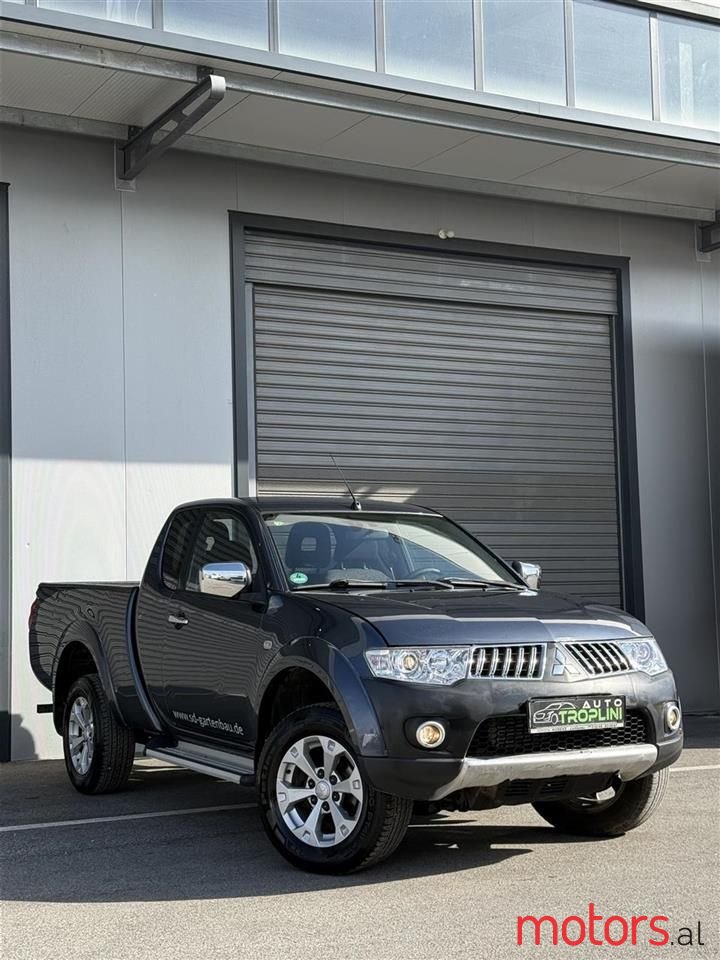 2010' Mitsubishi L200 photo #2