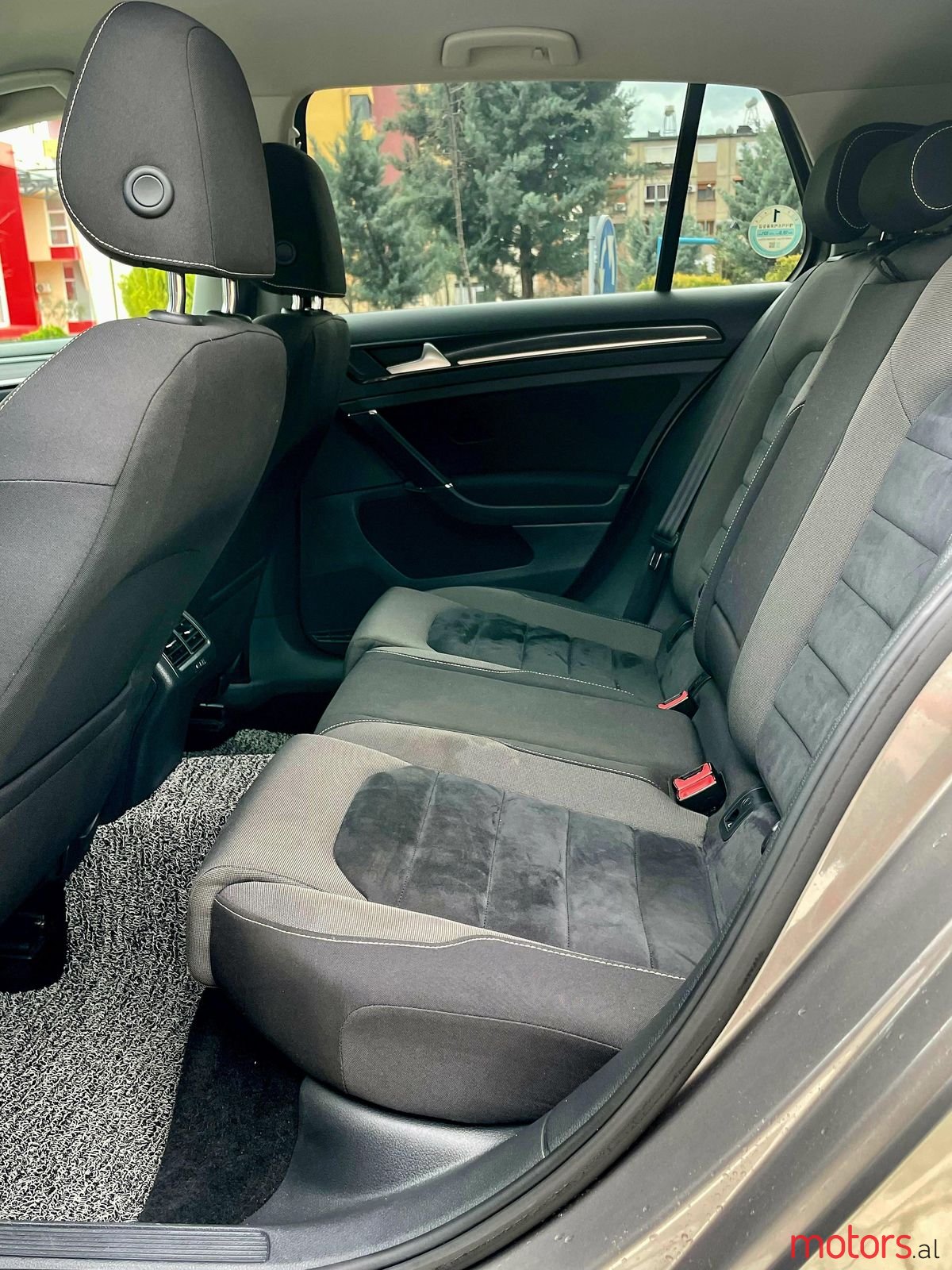 2015' Volkswagen Golf photo #5