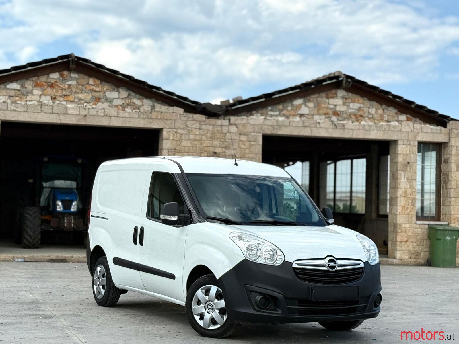 2011' Opel Combo photo #1
