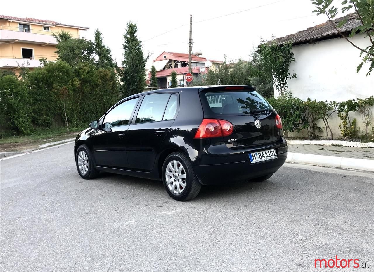 2004' Volkswagen Golf photo #6