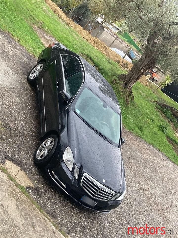 2011' Mercedes-Benz E 350 photo #1